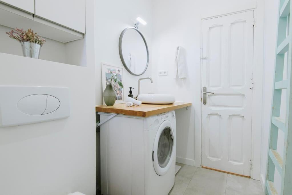 El Botones Nuevo Y Luminoso Apto De Diseno En Lavapies Apartment Madrid Luaran gambar