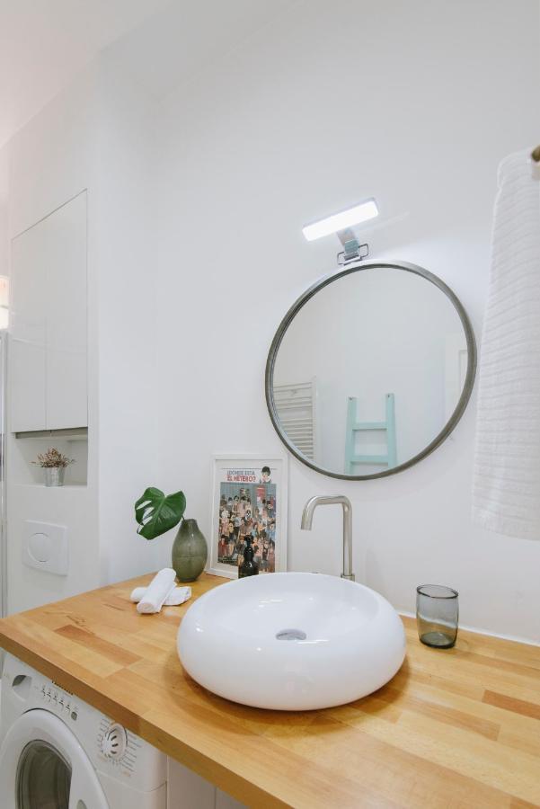 El Botones Nuevo Y Luminoso Apto De Diseno En Lavapies Apartment Madrid Luaran gambar